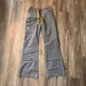 Wonder wink gray scrub pants